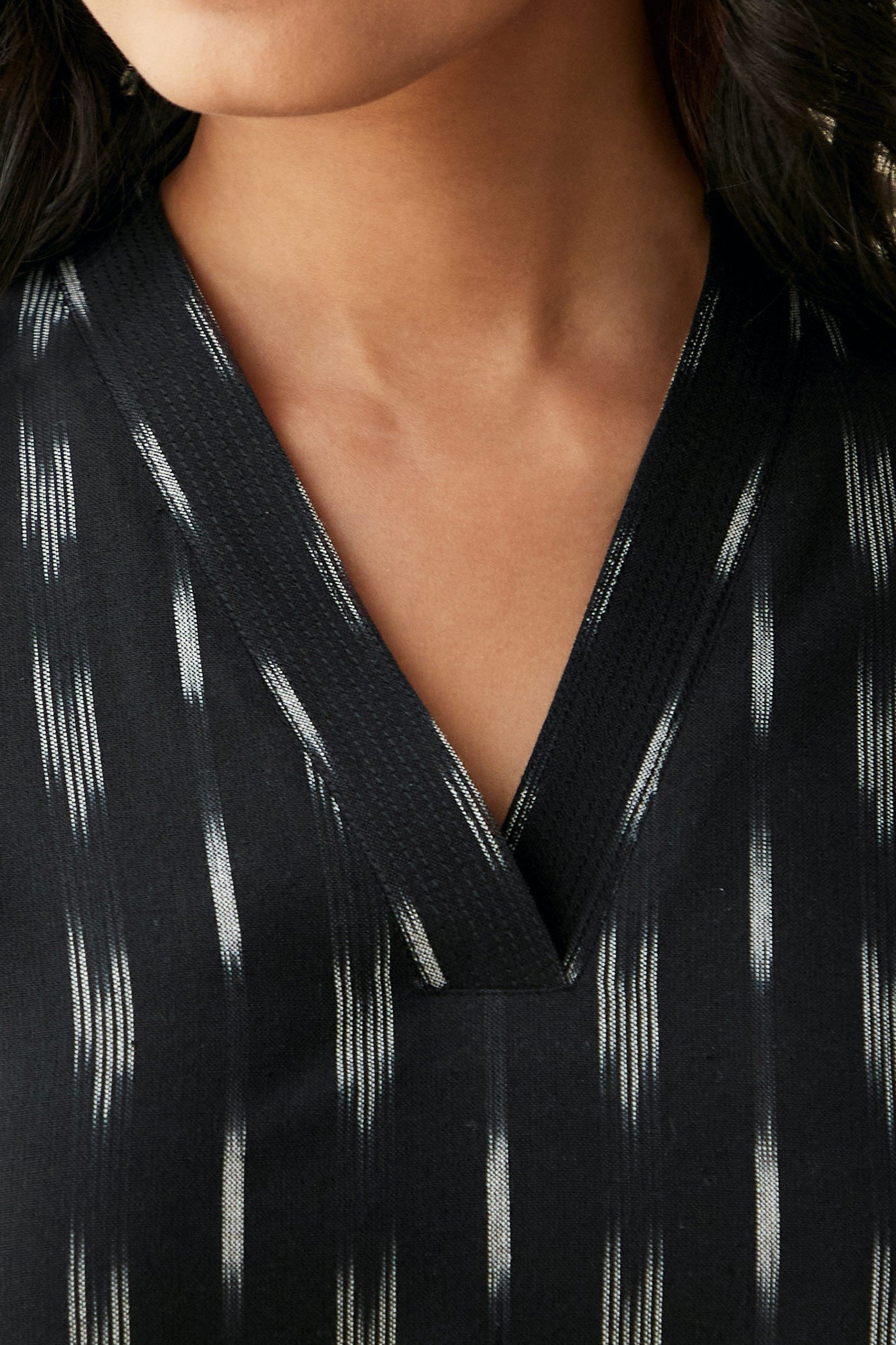 Naadirah Anya Black Ikat Kurta