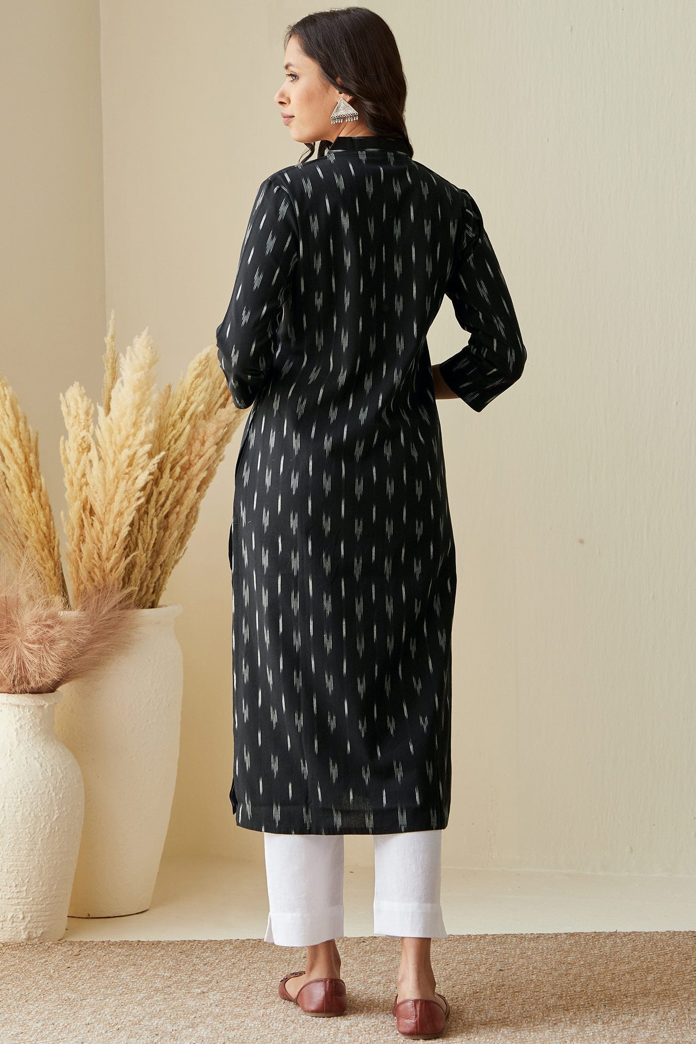 Naadirah Anya Black Ikat Kurta